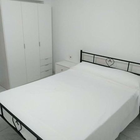 Apartamento En Plaza Mayor Рибадавия Екстериор снимка