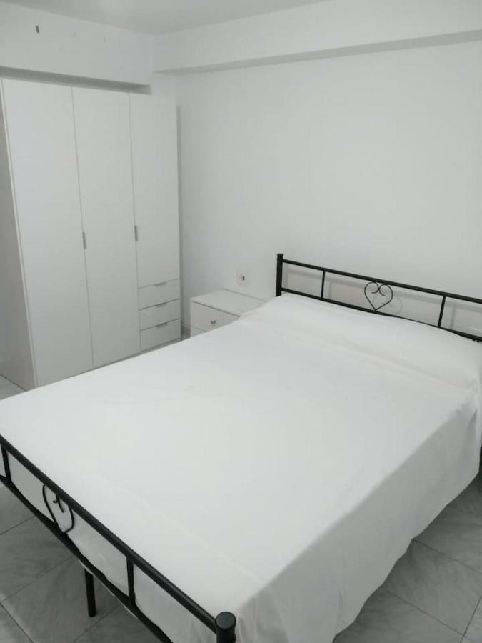 Apartamento En Plaza Mayor Рибадавия Екстериор снимка
